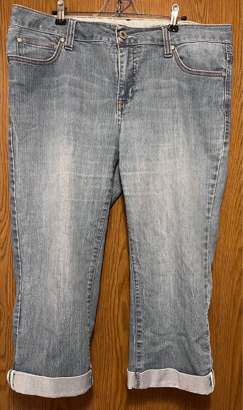 Girls XS Light Wash Capri Jeans Cuffed Hem by Faded Glory